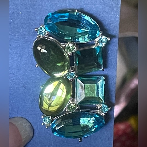 Avon Aqua Cluster Button Earrings Clip NIB - Picture 10 of 10